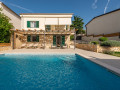 draussen, Dalmor holiday house mit Pool in der Nähe des Meeres, Rovanjska, Dalmatien, Kroatien Rovanjska